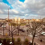 L'escale Paris G/w/n